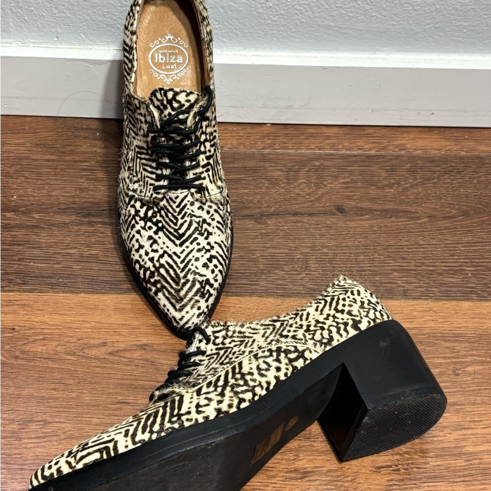 Jeffrey Campbell Black and Cream Patterned Pointed Oxford Shoes - Picture 4 of 8